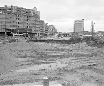 884803 Gezicht op de werkzaamheden ten behoeve van het omleggen van de loop van de Leidsche Rijn op het Smakkelaarsveld ...